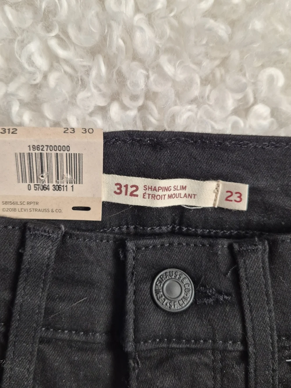 Levi's Women's 312 Shaping Mid Rise Slim Jeans Black Minimalist Classic 23x30 - Picture 10 of 16